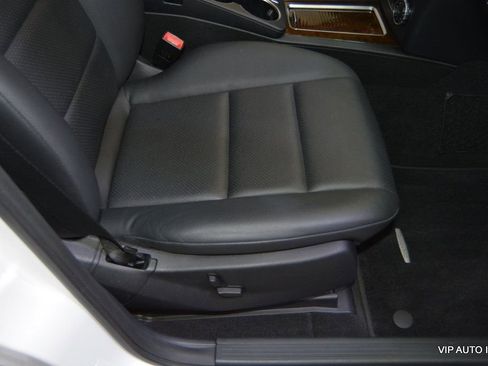 Used 2015 Mercedes-Benz GLK 350 2WD image 18