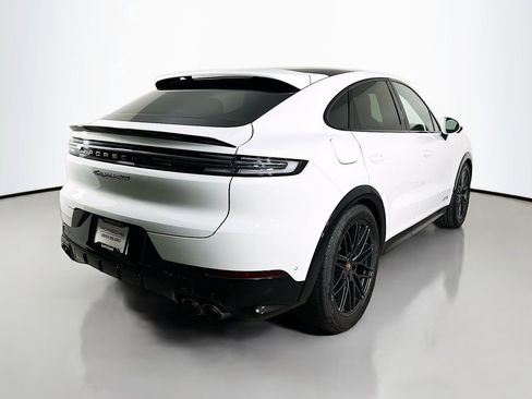 New 2026 Porsche Cayenne GTS image 9