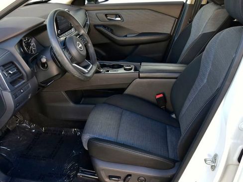 Used 2023 Nissan Rogue SV image 11