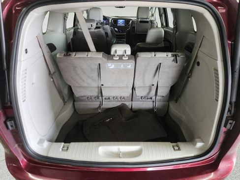 Used 2018 Chrysler Pacifica Touring-L Plus FWD image 29