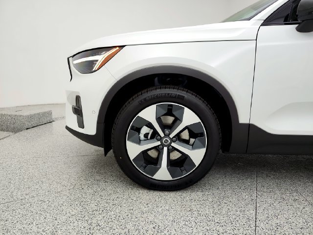 New 2026 Volvo XC40 B5 Plus w/ Protection Package Premier AWD/4WD image 30