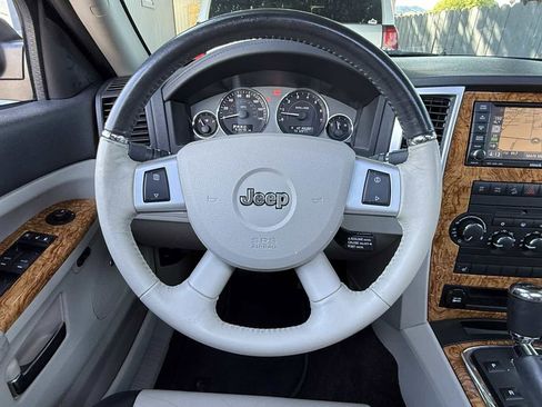 Used 2009 Jeep Grand Cherokee Limited image 17