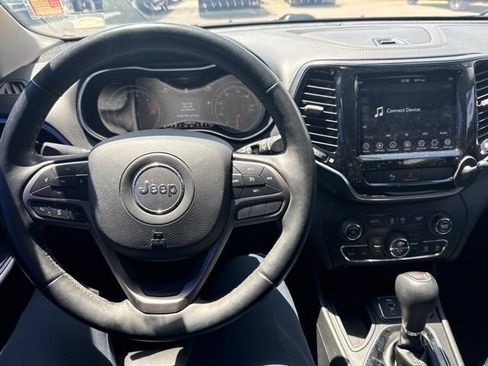 Used 2019 Jeep Cherokee Limited FWD image 11