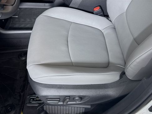 Used 2025 Toyota Sienna XLE w/ XLE Plus Package FWD image 20