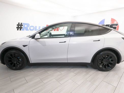 Used 2023 Tesla Model Y AWD image 2