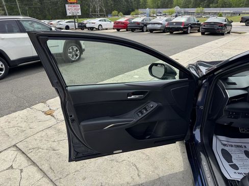 Used 2019 Toyota Avalon XSE w/ All Weather Liner Package image 6