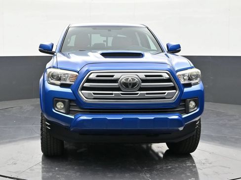 Used 2016 Toyota Tacoma TRD Sport w/ Towing Package RWD image 8