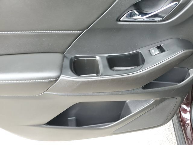 Used 2023 Chevrolet Traverse LT FWD image 16