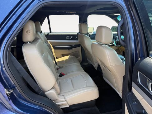 Used 2016 Ford Explorer XLT w/ Equipment Group 202A FWD image 18