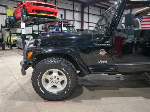 Used 2002 Jeep Wrangler Sahara AWD/4WD image 3