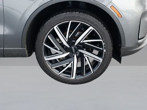 Used 2025 Lincoln Aviator Reserve w/ Equipment Group 201A image 9