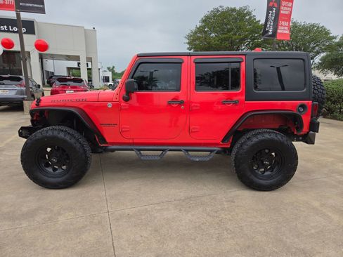 Used 2013 Jeep Wrangler Unlimited Rubicon w/ Connectivity Group AWD/4WD image 2