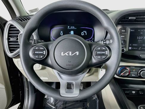 Used 2025 Kia Soul LX FWD image 14