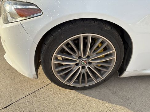 Used 2018 Alfa Romeo Giulia Ti w/ Quick Order Package 22Z Lusso image 8