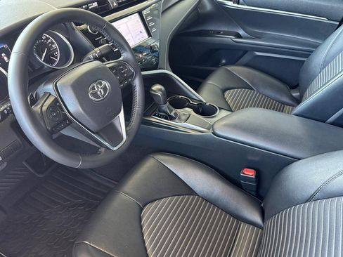 Used 2019 Toyota Camry SE image 4