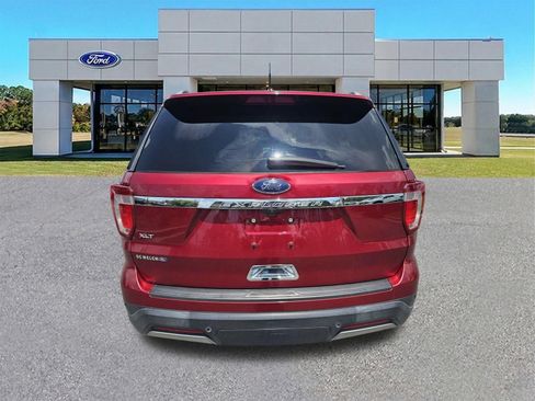 Used 2019 Ford Explorer XLT w/ Equipment Group 201A FWD image 5
