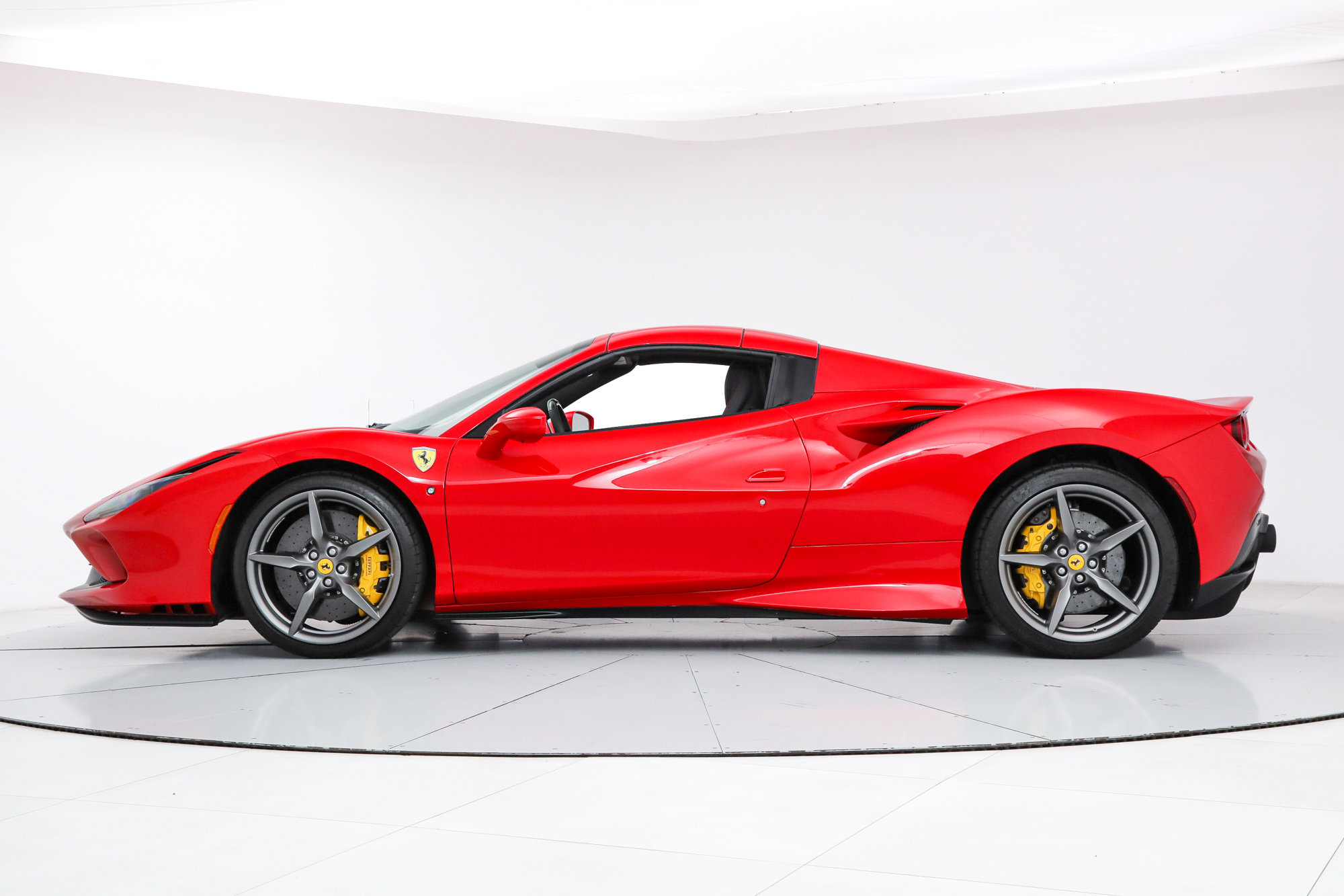 Certified 2023 Ferrari F8 Tributo RWD image 6