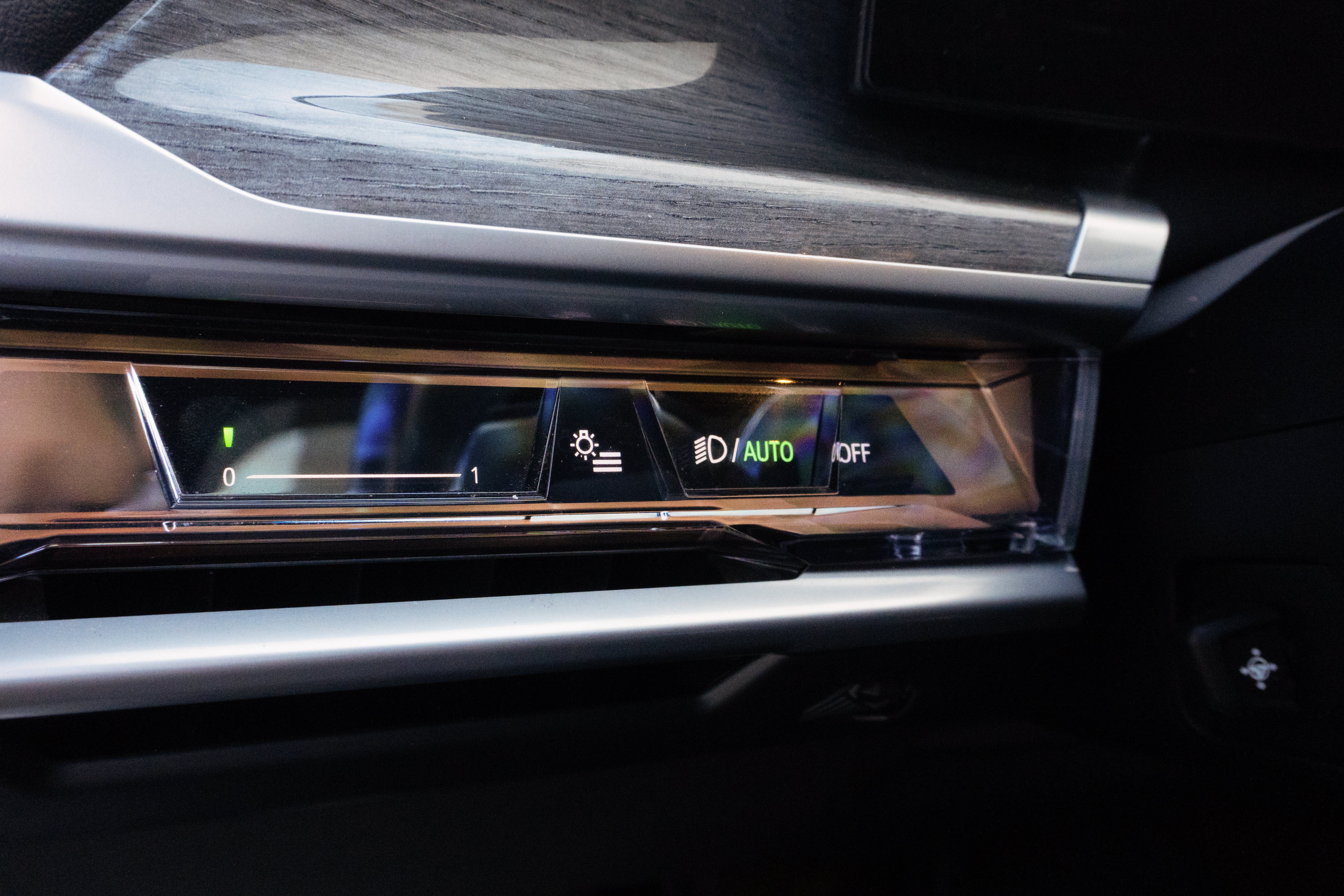 Certified 2024 BMW 740i w/ Premium Package 2 RWD image 17