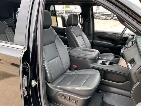 Used 2022 GMC Yukon SLT w/ SLT Luxury Package image 10