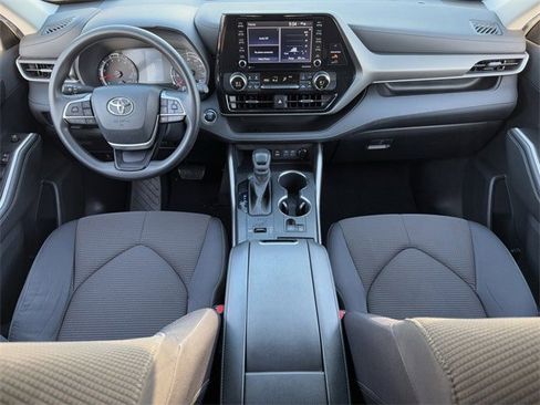 Used 2022 Toyota Highlander L image 10
