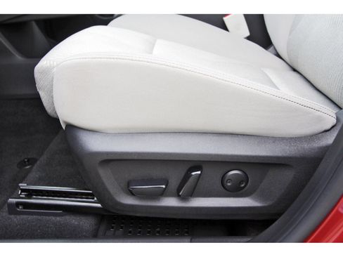 Certified 2024 Nissan Rogue SV FWD image 28