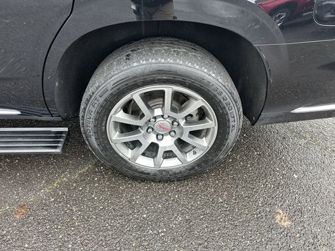 Used 2022 Cadillac Escalade Premium Luxury image 25