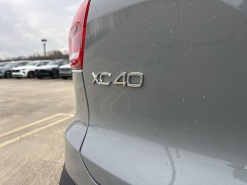 Certified 2025 Volvo XC40 B5 Plus image 38