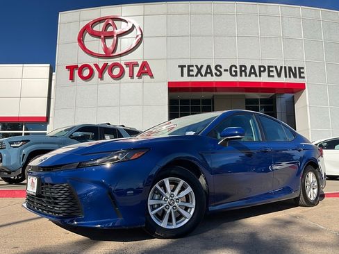 Used 2025 Toyota Camry LE image 2