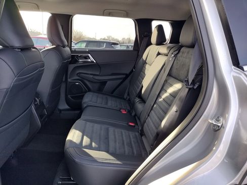 New 2026 Mitsubishi Outlander SE image 8