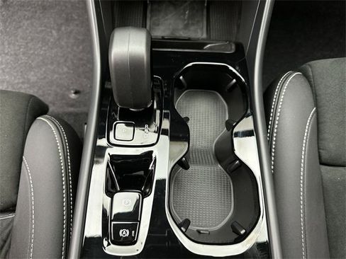Certified 2025 Volvo XC40 B5 Plus image 20
