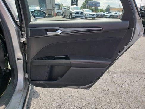 Used 2016 Ford Fusion SE FWD image 17