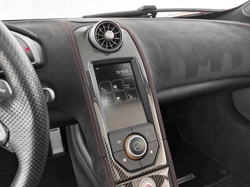 Used 2015 McLaren 650S Spider image 18