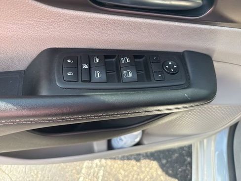 Used 2023 Chrysler Voyager LX image 12