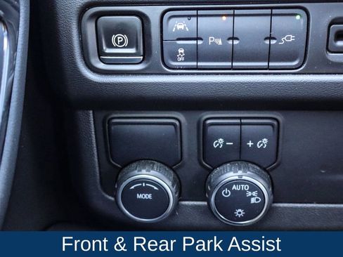 Used 2022 Chevrolet Suburban LT image 11