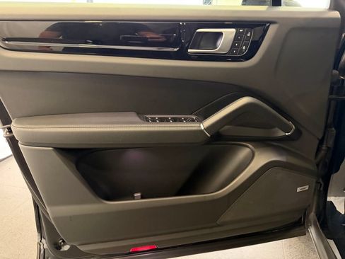 Certified 2022 Porsche Cayenne AWD/4WD image 15