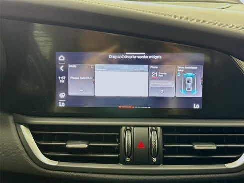 Used 2024 Alfa Romeo Giulia Veloce image 11