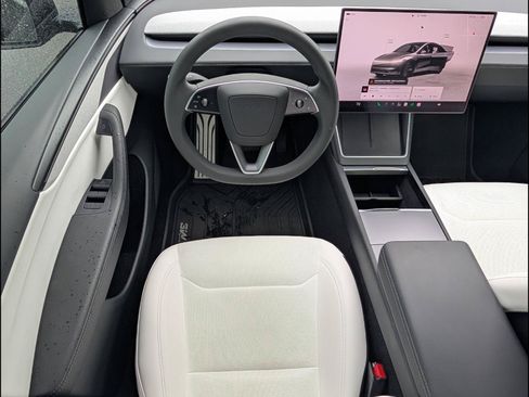 Used 2026 Tesla Model Y Long Range AWD/4WD image 8