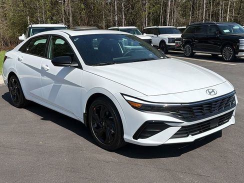 New 2026 Hyundai Elantra SEL Sport image 3