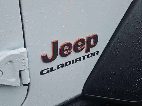 Used 2021 Jeep Gladiator Mojave w/ Cold Weather Group AWD/4WD image 5