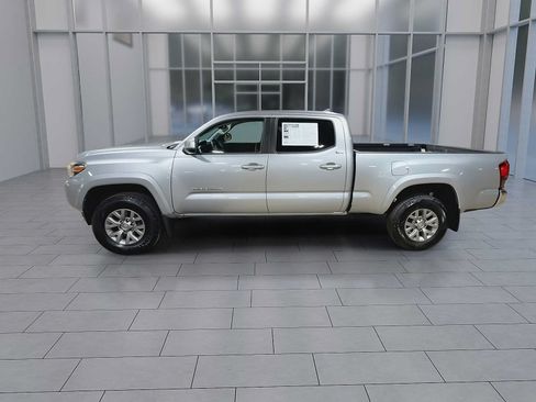Used 2019 Toyota Tacoma SR5 AWD/4WD image 5
