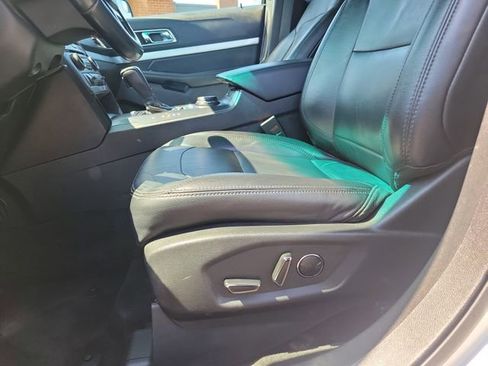 Used 2016 Ford Explorer XLT w/ Equipment Group 202A AWD/4WD image 23