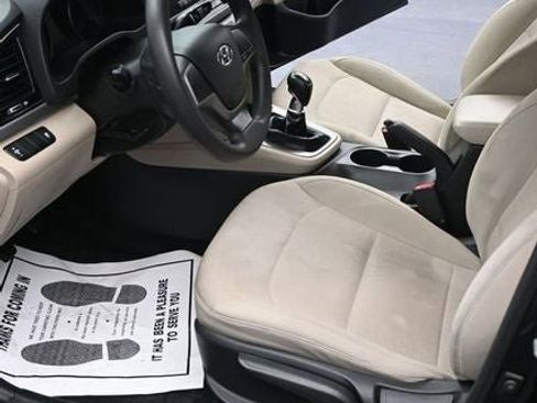 Used 2017 Hyundai Elantra SE image 17