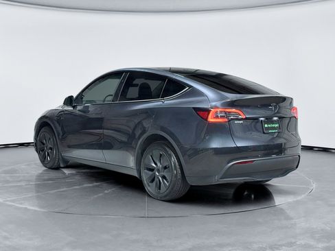 Used 2025 Tesla Model Y Long Range image 2