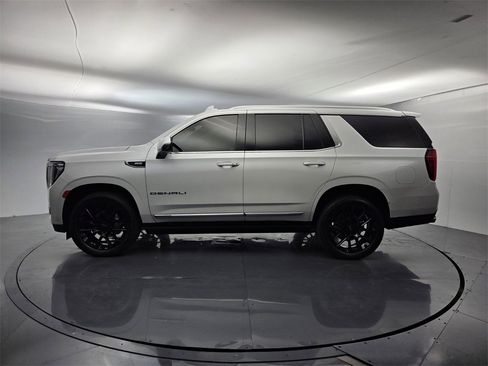 Used 2023 GMC Yukon Denali w/ Advanced Technology Package image 8