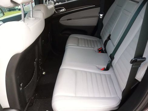 Used 2018 Jeep Grand Cherokee Limited AWD/4WD image 13