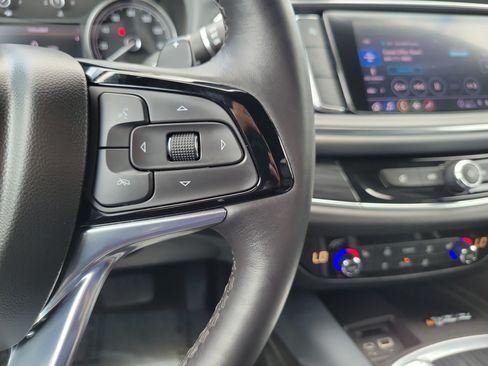 Used 2022 Buick Enclave Essence FWD image 21