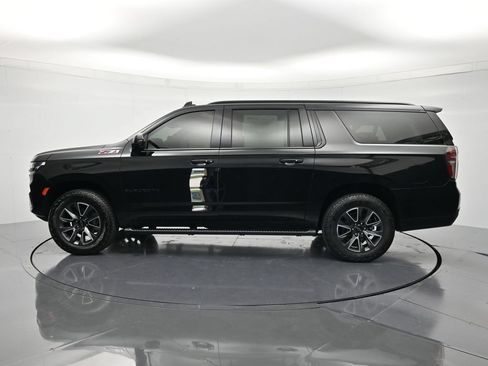 Used 2023 Chevrolet Suburban Z71 w/ Luxury Package AWD/4WD image 8