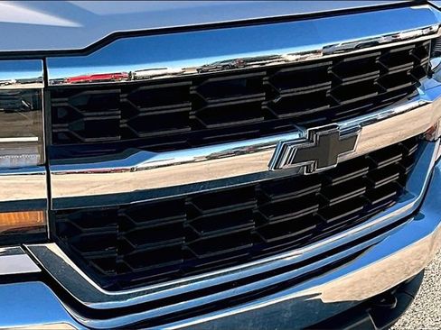 Used 2018 Chevrolet Silverado 1500 LT w/ All Star Edition image 34