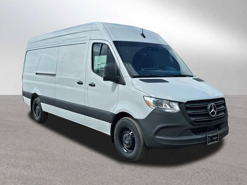 Used 2024 Mercedes-Benz Sprinter 2500 image 7