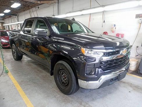 Used 2023 Chevrolet Silverado 1500 LT AWD/4WD image 3